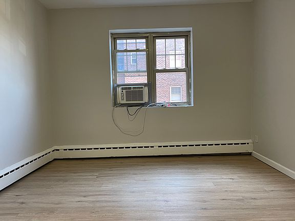 4th image of 36 Duncan Ave #42E