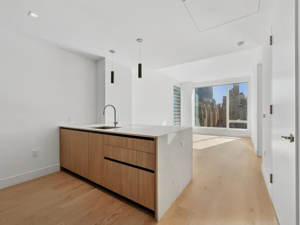 312 West 43rd Street image 2 of 14