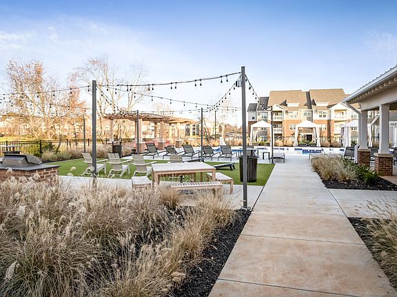 The Drake Pool Patio