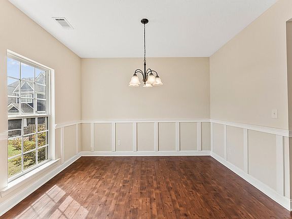 5th image of 352 Birch Wood Ct