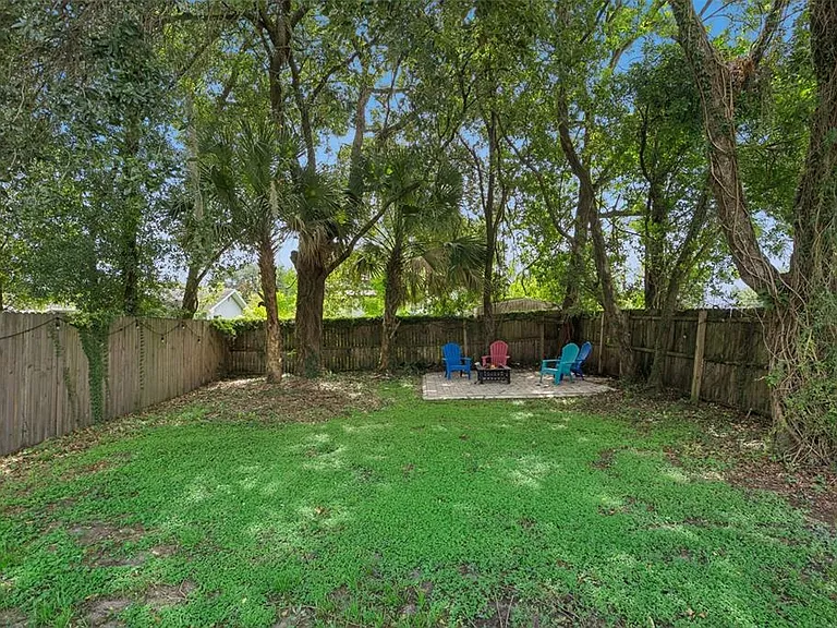 2725 Mayer St — Photo 30