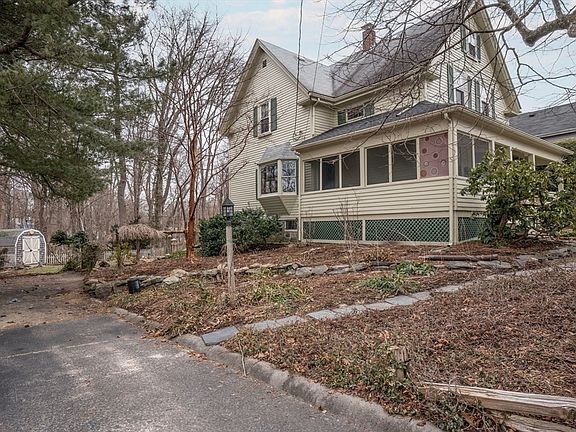 4th image of 26 Linden St