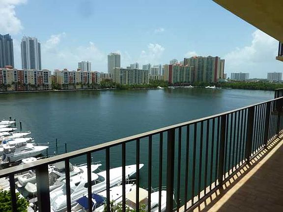 4th image of 290 174th St APT 818