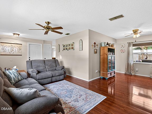 4th image of 110 Fiesta Cir