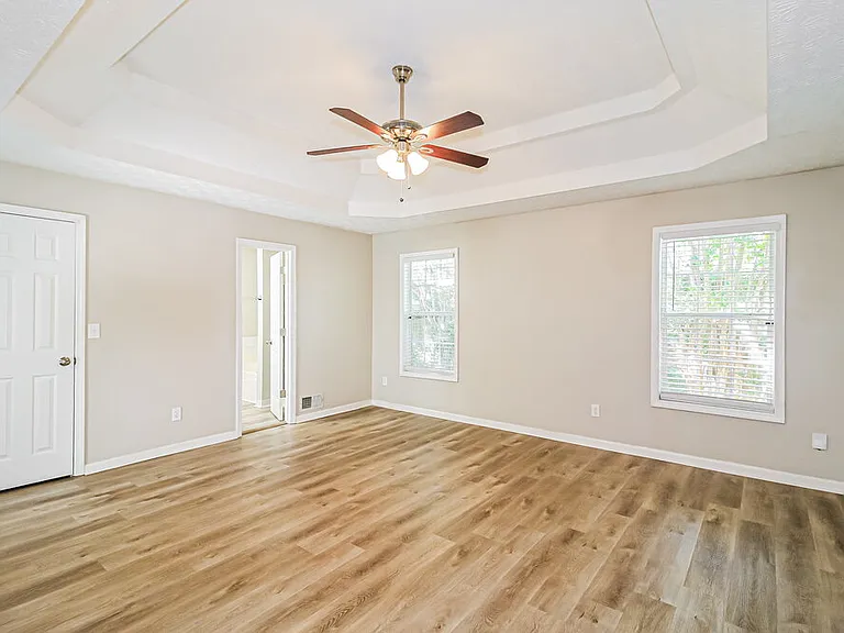 709 Miami Ct — Photo 10