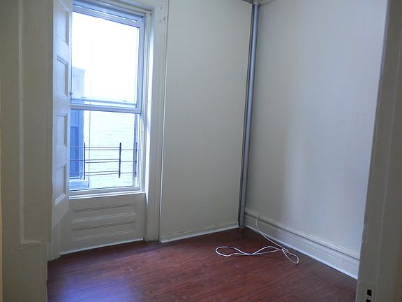 5th image of 821 Lincoln Pl APT 3