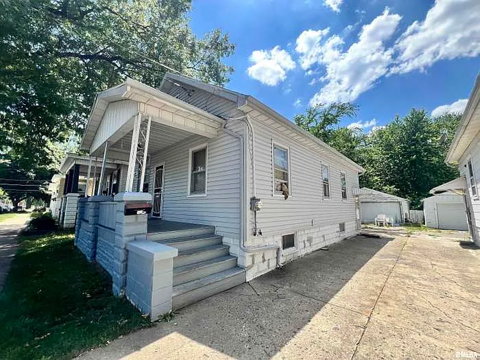 3 bed, 816 sqft, $1,346 — Photo 3