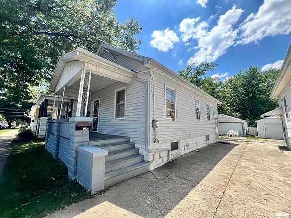 3rd image of 1921 N California Ave