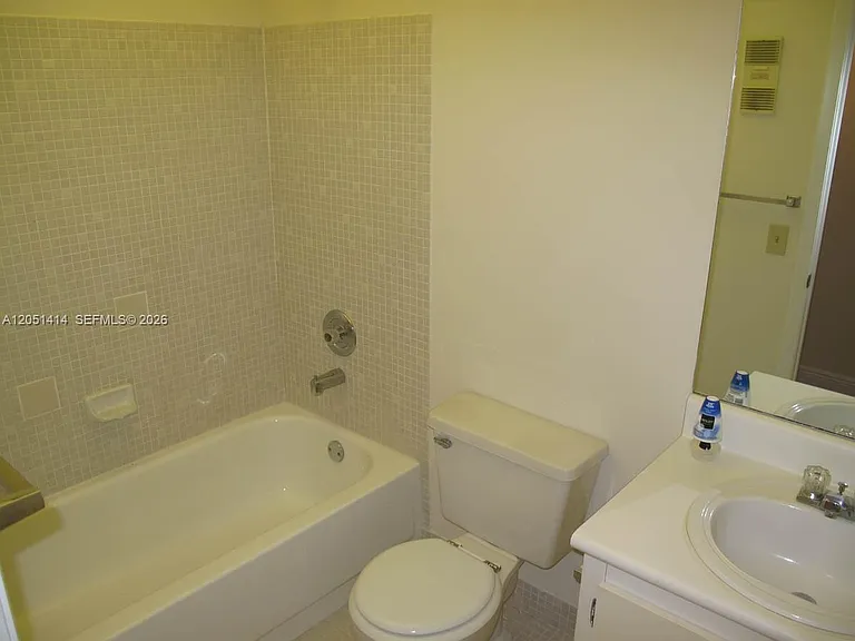 9632 S Belfort Cir #204 — Photo 4