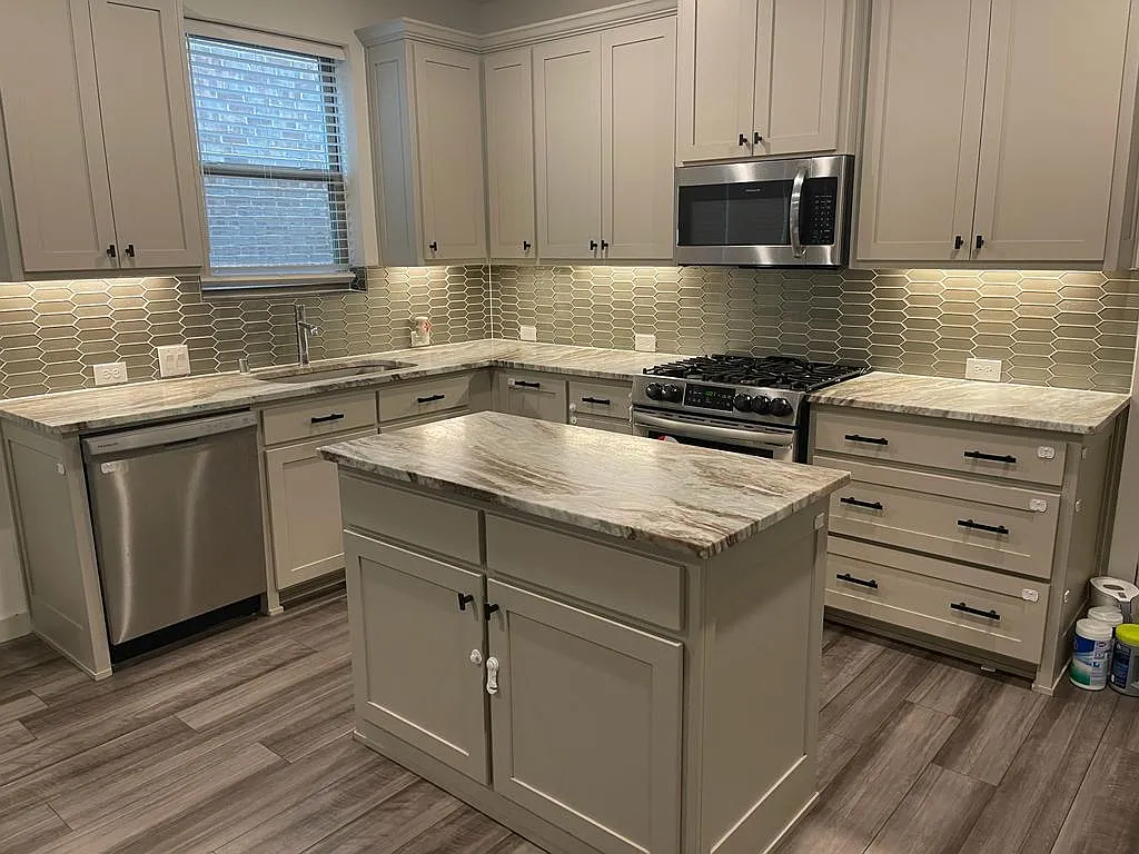 3 bed, 2001 sqft, $3,000 — Photo 2
