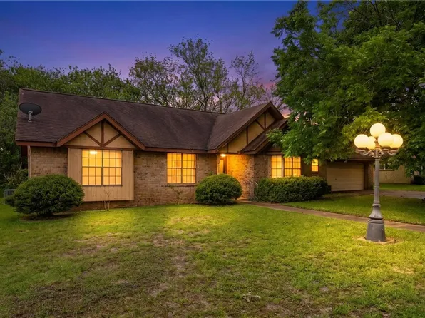 214 E Montana Dr, Shiner, TX 77984