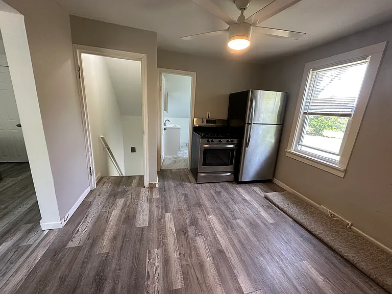 19 Maishoss St #2 — Photo 5