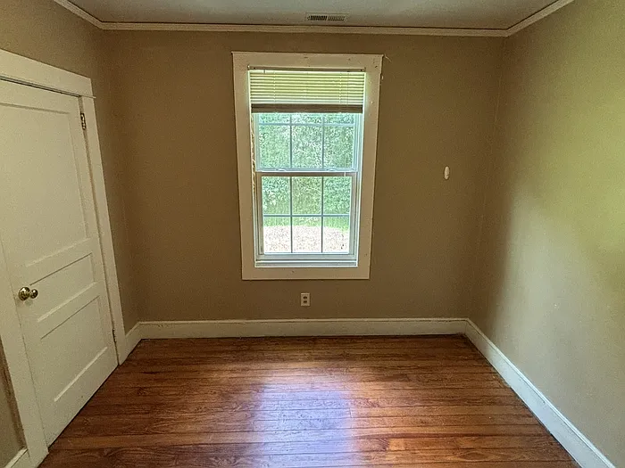 147 Center St — Photo 8