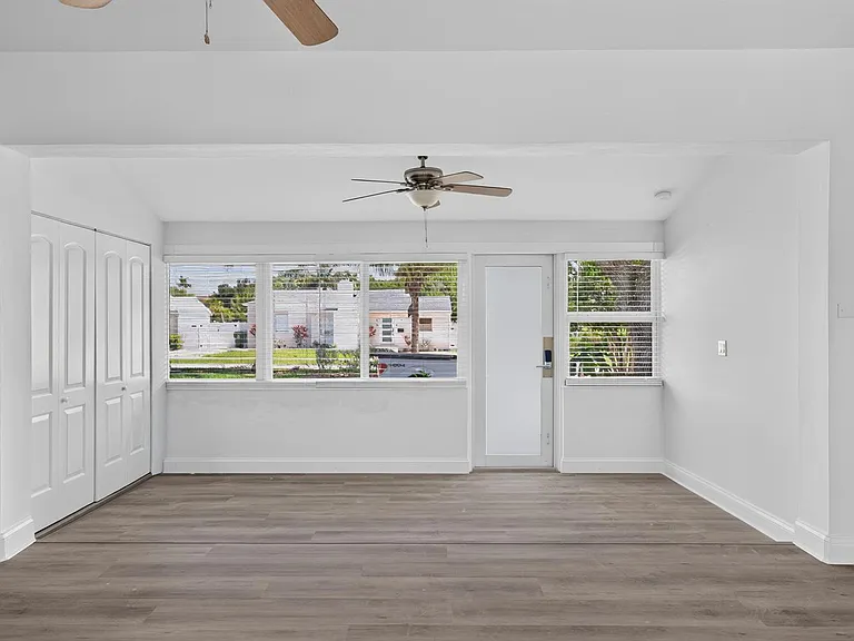 423 SW 11th Ct — Photo 4