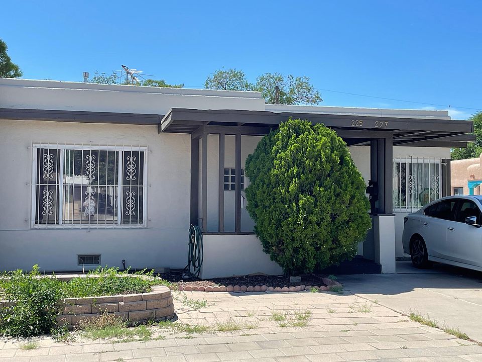 1st image of 225 Solano Dr NE #225