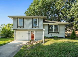 413 SW Glendana St, Lees Summit, MO 64081