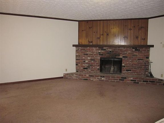 2nd image of 3782 Cambridge Dr SW