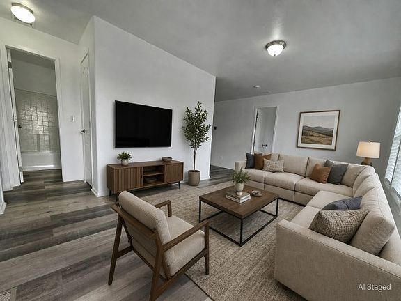 2nd image of 1624 Palm St Unit 293