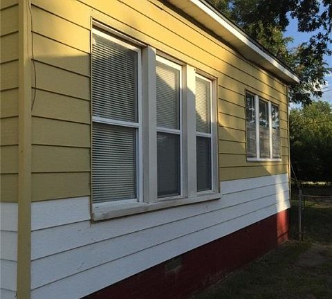 4th image of 710 NE 5th St