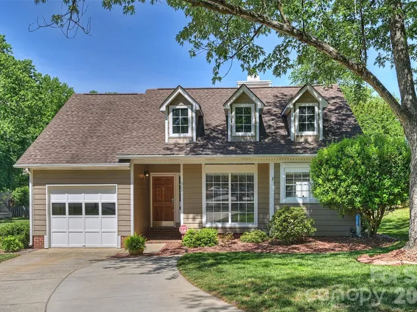 821 Mill Run Dr, Charlotte, NC 28209