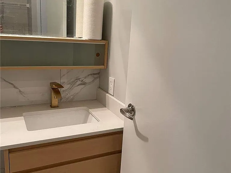 85 Bloor St E #610 — Photo 5