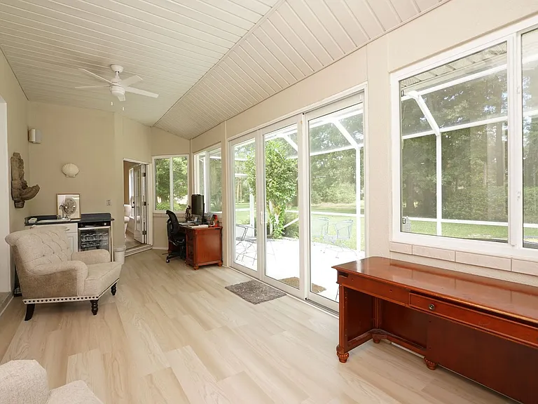 1534 Glenlake Cir — Photo 23