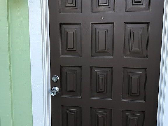 4th image of 674 Glenmont Dr