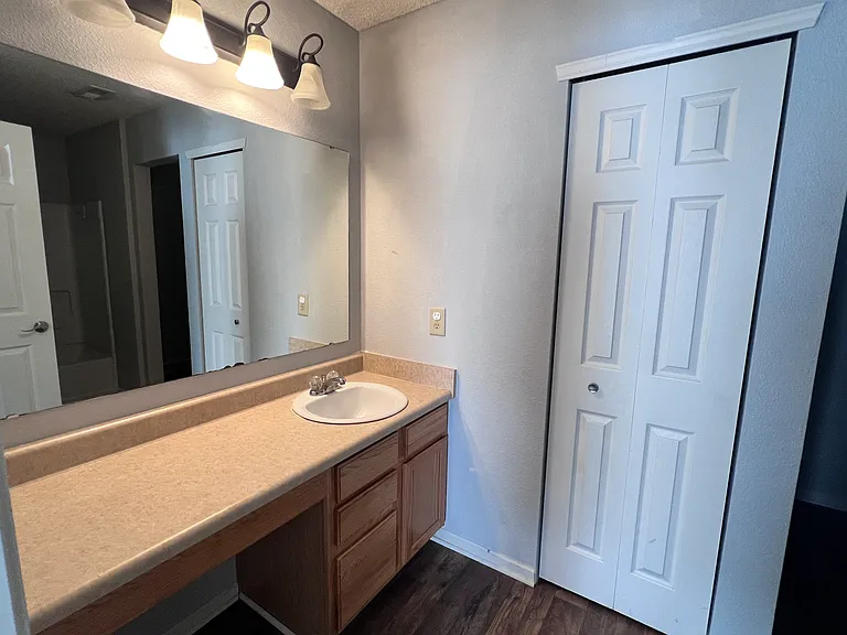 2726 Chilton Dr — Photo 15