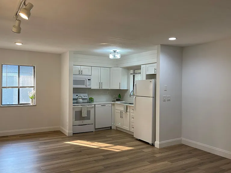 151 Springwood Cir #C — Photo 4