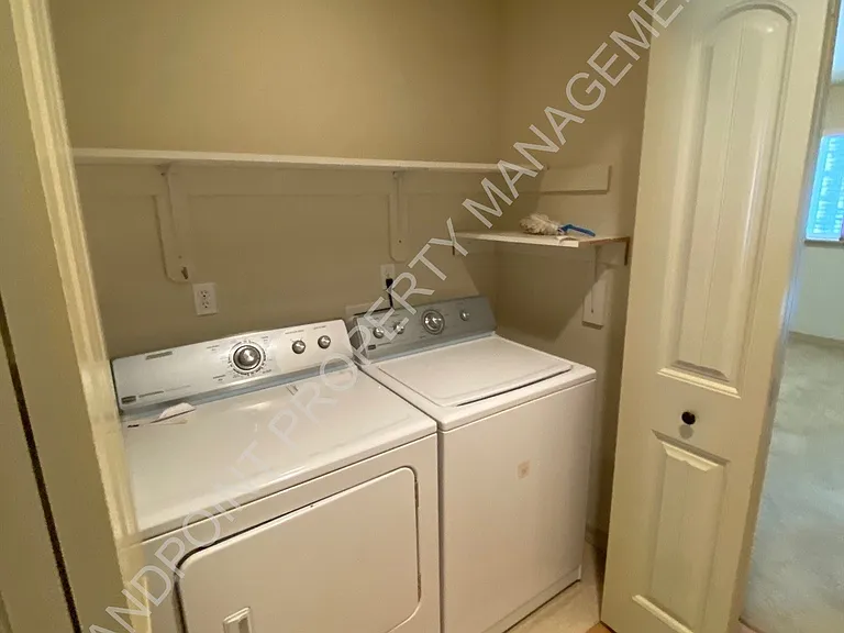 310 Huppert Ln — Photo 23