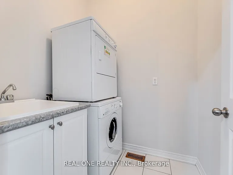 1263 Craigleith Rd — Photo 37