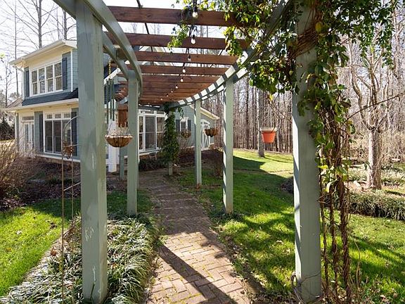 4th image of 551 Crooked Tree Dr