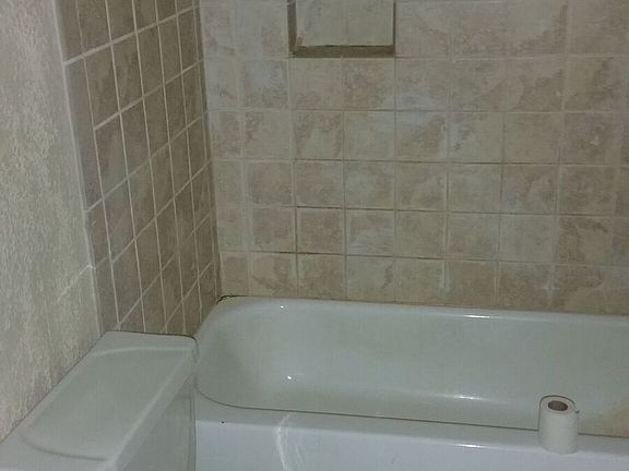 3rd image of 1560 E 52nd St
