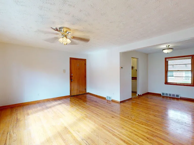 3239 Silsby Rd — Photo 3