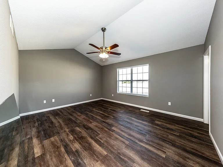 1113 S Walnut St — Photo 14