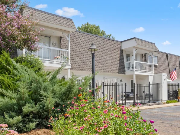 550 Post Rd APT 602, Ridgeland, MS 39157