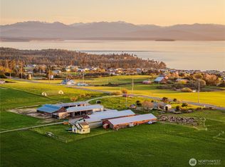 886 W West Beach Rd, Coupeville, WA 98239
