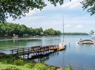 15826 Shoreway Dr, Huntersville, NC 28078