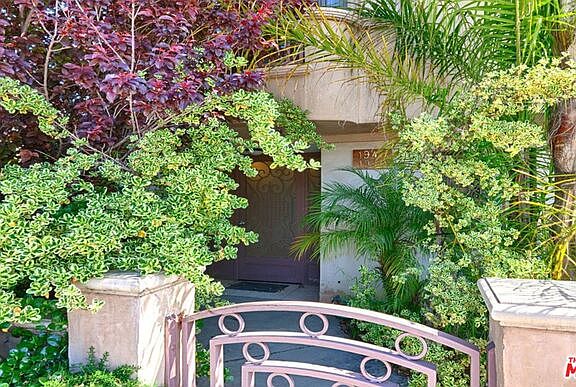 2nd image of 1940 S Barrington Ave #1