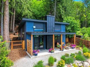 717 Lookout Blvd, Hope, ID 83836