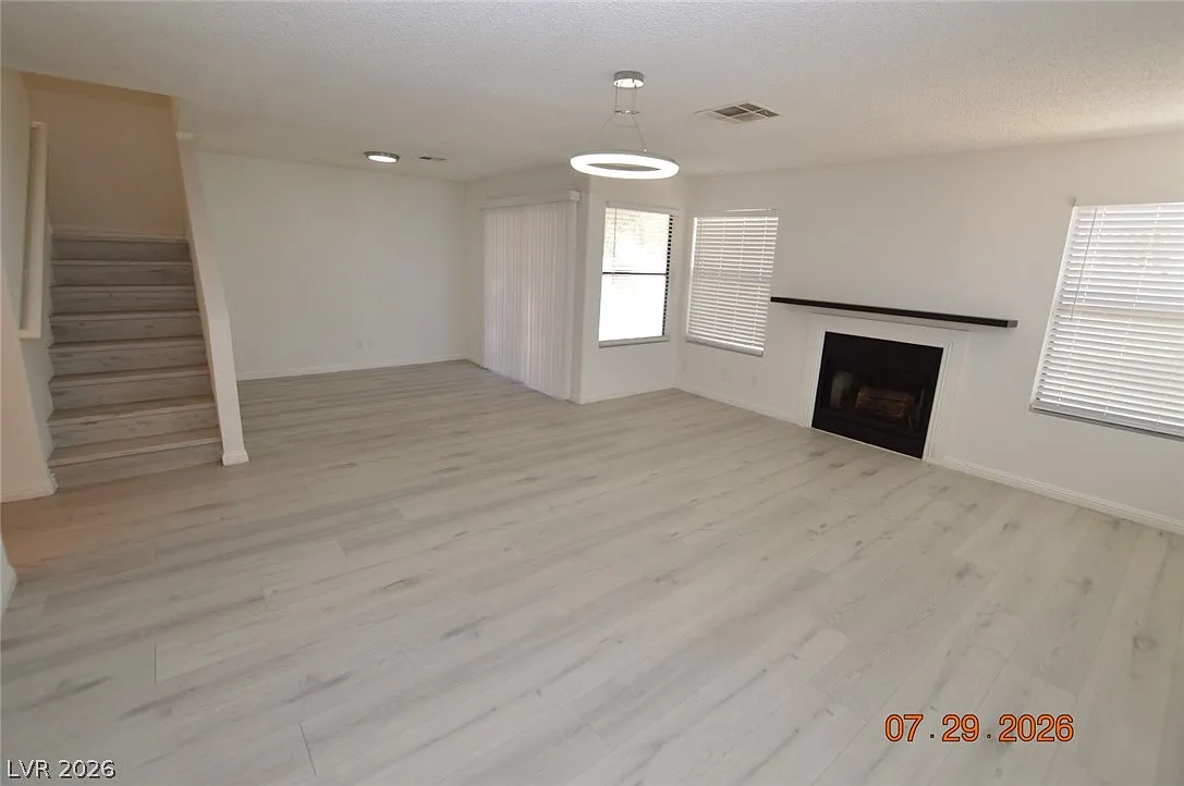 3 bed, 2.5 bath, 1599 sqft, $2,000 — Photo 4