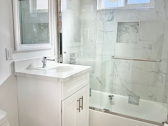 3rd image of 934 S Saint Andrews Pl #2