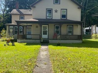 27 Leicester St, Oxford, MA 01540