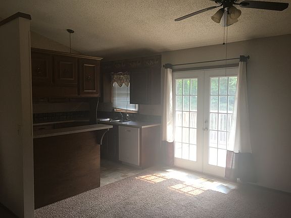 Kitchen breakfast bar