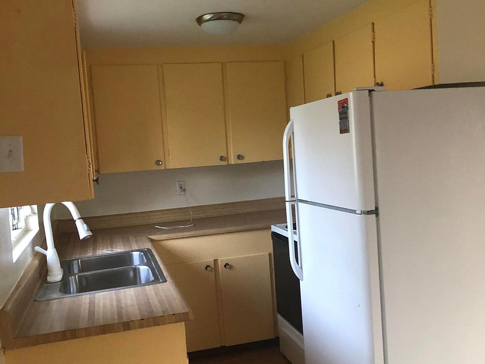 2nd image of 109 1st Ave NW #A