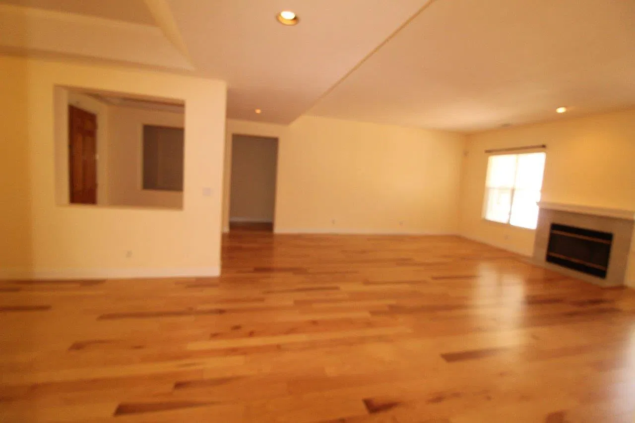 Peacock Creek! Beautiful 4 bedrooms, 3 baths, 3030 square feet. — Photo 4