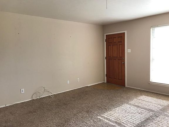 2nd image of 320 Tanglewood Dr
