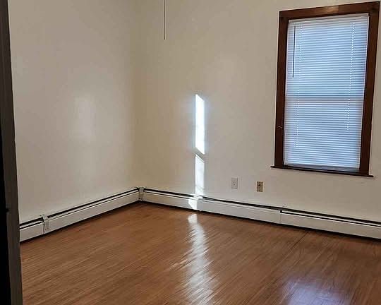 Middle bedroom