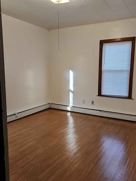 Middle bedroom