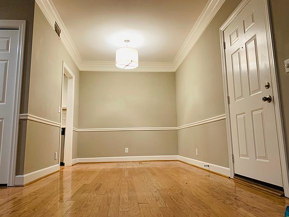 Dining area to kitchen